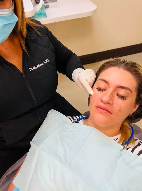 Dr Noly Alvarez specialist in facial aesthetic treatments